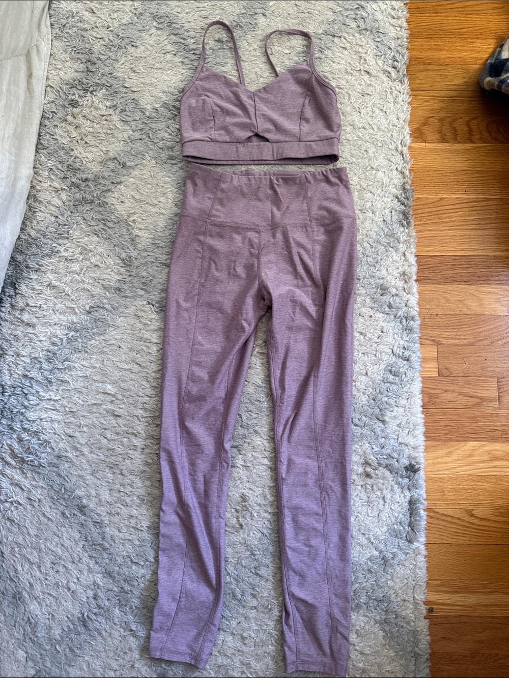 Varley Mauve High-Waist Leggings with Matching Crop Top: Xs pants, s bra